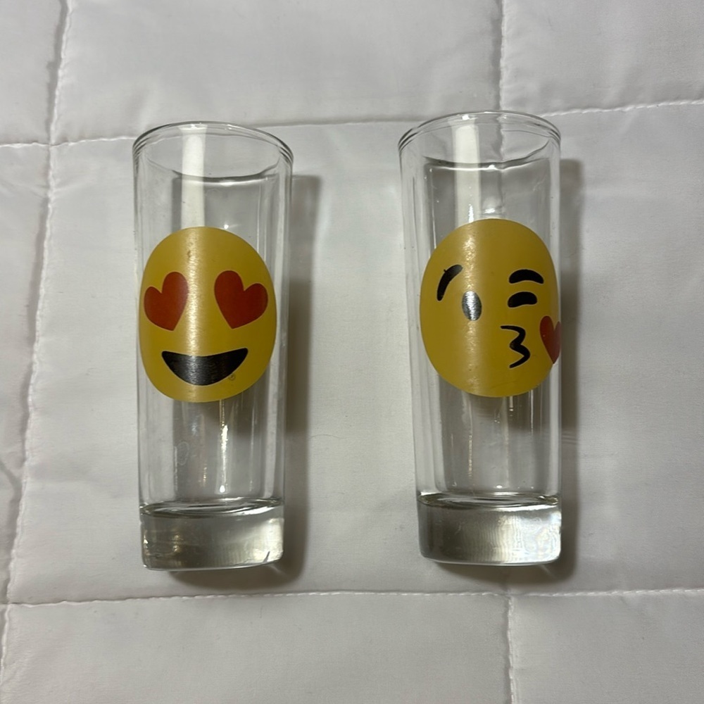 Kiss and Heart Eye Valentine Shooter Shot
Glasses